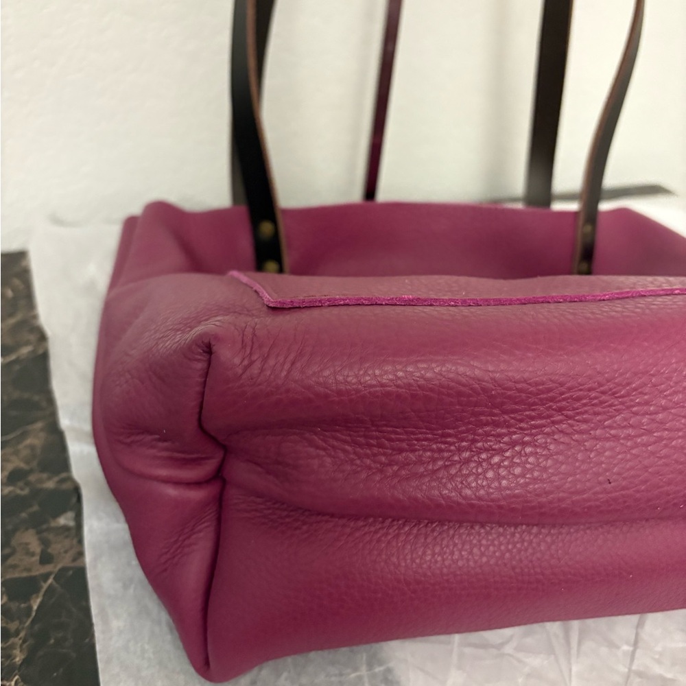 Portland Leather Iris Tote Bag - Picture 5 of 6